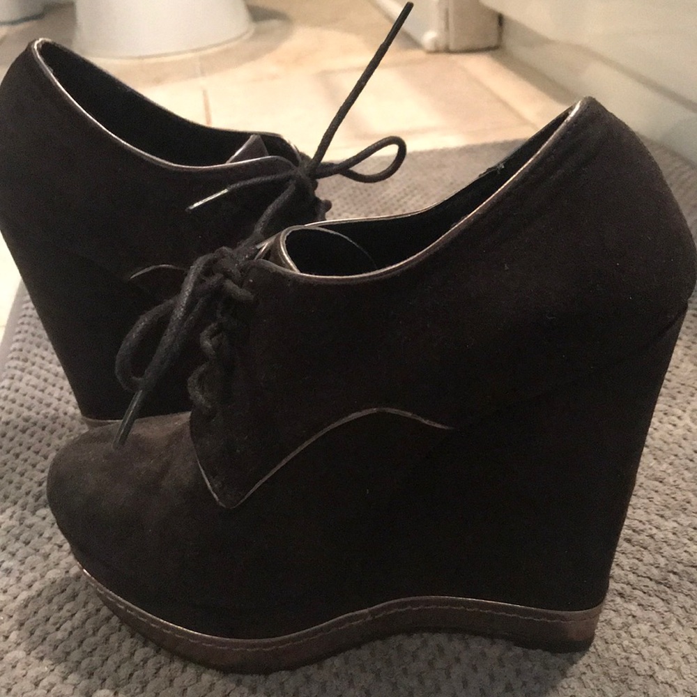 Black Wedges